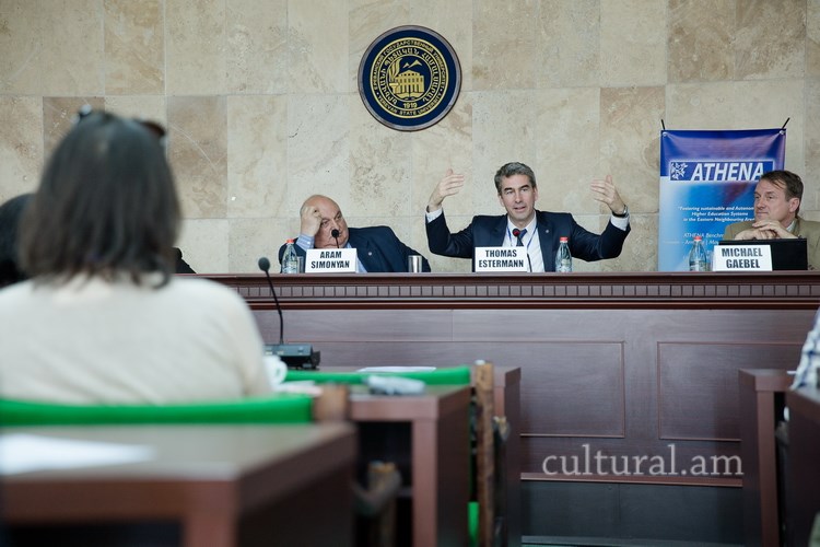 Քննարկում Երևանի պետական համալսարանում Բուհերի ինքնավարության ու կայունության ամրապնդման նախագիծ