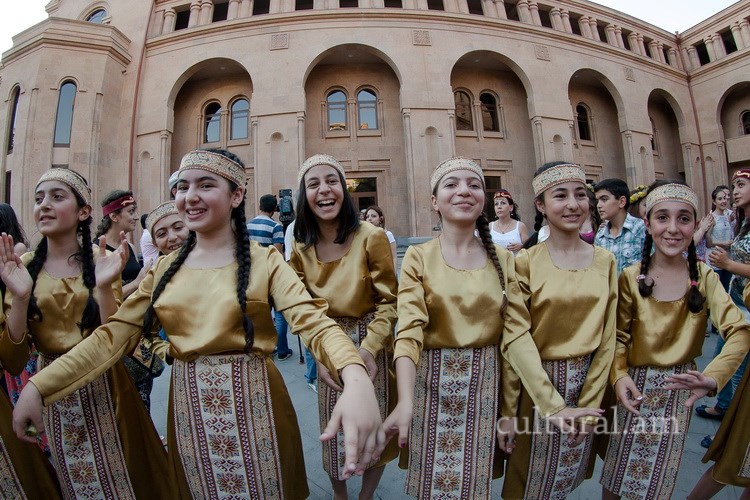 Վարդավառի տոնակատարություն Սուրբ Աննա եկեղեցի