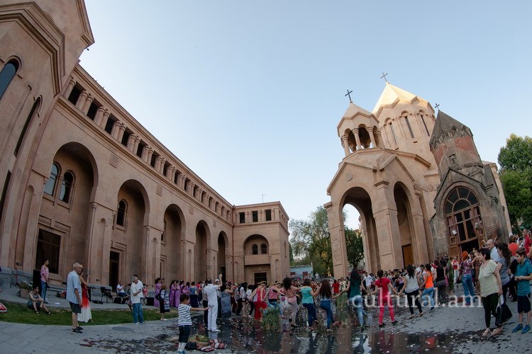 Վարդավառի տոնակատարություն Սուրբ Աննա եկեղեցի